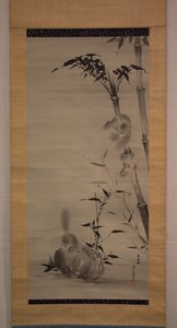 竹子和岩石上的松鼠，19世纪。 作者 鹿野修信
