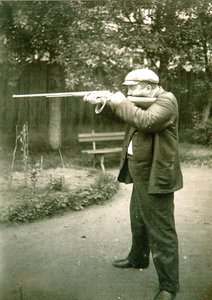 作者亚历山大-伊万诺维奇-库普林（Alexandre Ivanovitch Kouprine）（1870-1938）在加特契纳。 作者 卡尔·卡洛维奇·布拉