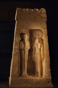 新王国，2002 年，普塔和塞克美特的独立神龛（naos）（照片）。 作者 肯尼思·加勒特