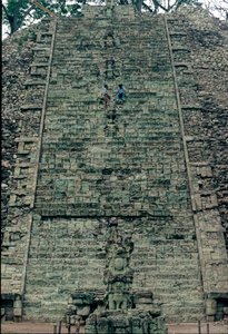科潘、象形文字阶梯、第 26 号神庙、玛雅、洪都拉斯、玛雅之路 作者 肯尼思·加勒特