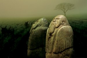奥尔梅克人的新面貌。6" 高；软玉；Tuxtla 萨满雕像；带鸭子面具... 作者 肯尼思·加勒特