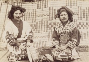 阿伊努妇女，1890年代（明胶银印） 作者 田本健三