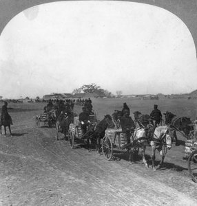 日本军事运输火车，满洲，1906年 作者 Keystone View公司
