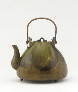港式茶壶，茶壶（Dobin），十九世纪中叶（带有铅釉铜链，铜制和藤制手柄的陶器） 作者 上田吉祥北
