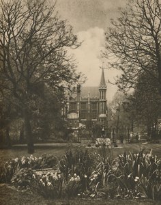 从新广场看林肯学院的红砖图书馆》，约1935年。