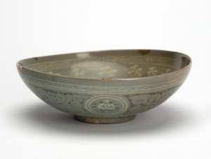 带起重机和云的碗，约1150-1200年（陶瓷釉质stone器） 作者 韩国学校
