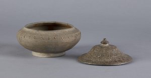 带盖的盒子，新罗王朝，55 BC-935（stone器）