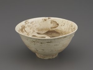 茶碗（koraijawan），十六世纪下半叶（陶瓷，透明釉，金漆修复）
