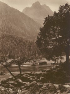 米滕瓦尔德附近的劳特湖和韦特施泰因山脉； 米滕瓦尔德附近的劳特湖和韦特斯坦山脉（黑白照片） 作者 库尔特·希尔斯彻