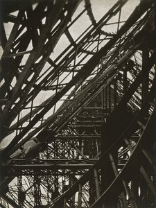 埃菲尔铁塔 作者 拉斯洛·莫霍利·纳吉（Laszlo Moholy Nagy）