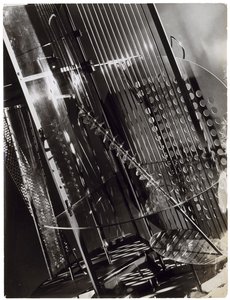 光空间调制器 作者 拉斯洛·莫霍利·纳吉（Laszlo Moholy Nagy）