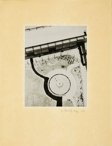 1928年，从柏林的无线电塔上看。 作者 拉斯洛·莫霍利·纳吉（Laszlo Moholy Nagy）