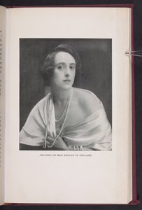 Orlando on her Return to England》，选自《Orlando：弗吉尼亚-伍尔夫的《奥兰多传 作者 伦纳德·乔治又名莱娜尔·格林