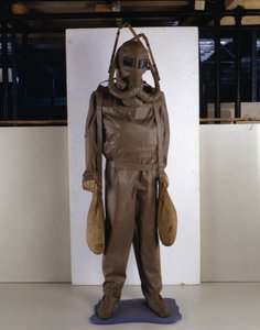 由莱昂纳多·达·芬奇 (Leonardo da Vinci) 设计的模型制成的水肺模型。
