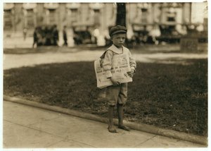 1914年，7岁的报童Ferris在阿拉巴马州莫比尔市 作者 刘易斯·威克斯·海恩