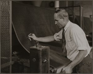  作者 刘易斯·威克斯·海恩
