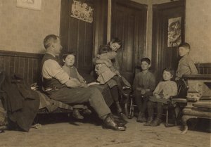 位于马萨诸塞州新贝德福德的Alfred Benoit的家，Bennett Mill的儿童清扫工，11个孩子中的一个，1912年 作者 刘易斯·威克斯·海恩