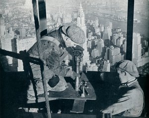 铆接帝国大厦c1931的早晨桅杆上的最后螺栓 作者 刘易斯·威克斯·海恩