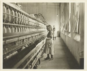 南卡罗来纳州兰开斯特市棉纺厂纺纱工 Sadie Pfeifer 作者 Lewis Wickes Hine