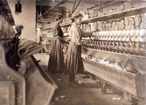 尽管怀孕严重，妇女仍在工作，在Globe Cotton Mill，Augusta，Georgia，pub。 1909年（照相凹版）
