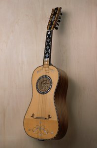 Chitarra battente（吉他），在坎帕尼亚普莱亚诺的制琴师 Pasquale Scala 的工作室制造的乐器。 意大利，20 世纪 作者 未知未知