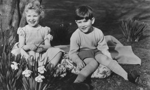 1952年9月28日，查尔斯王子和安妮公主小时候在巴尔莫勒尔（Balmoral）度假。 作者 丽莎·谢里丹（Lisa Sheridan）