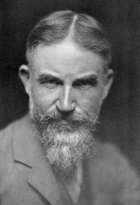 乔治·伯纳德·肖（英语：George Bernard Shaw），1913年英裔爱尔兰剧作家。 作者 丽兹·卡斯沃尔·史密斯