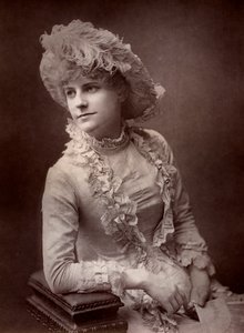 紫罗兰·卡梅隆，英国女演员，1882年