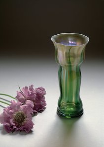 Louis Comfort Tiffany（1848-1933）的彩虹色玻璃花瓶，自由风格 作者 路易斯·康福特·蒂芙尼