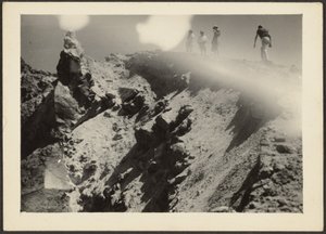 [拉森山上的火山口] 作者 路易斯·弗莱肯斯坦