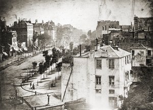达盖尔的《圣殿大道》（Boulevard du Temple）。