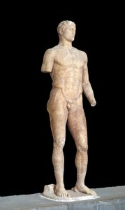Sicyone Lysipus 的 Agias 雕塑（公元前 395-305 年）公元前 355 年希腊德尔福博物馆