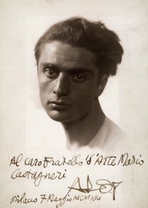 画家罗伯托-阿洛伊的肖像，1921年6月7日（黑白照片）。 作者 马里奥·卡斯塔涅里（Mario Castagneri）