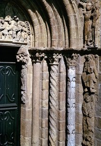 Portico de las Platerias的细节与突然显现和激情照片的图象