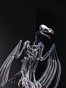 神经架，2019（乙缩醛、丙烯酸、铝、黄铜、电路、油漆、聚氯乙烯、树脂、伺服电机、钢） 作者 马特·科利肖