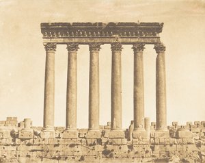 太阳神庙的柱廊，Baâlbek Heliopolis，1850年9月15日。 作者 马克西姆·杜营