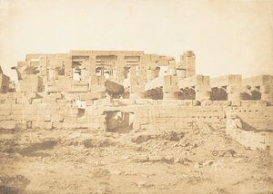 卡纳克宫底比斯大殿的南门，1849-50。 作者 马克西姆·杜营