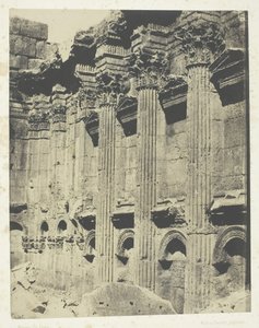 在Baalbeck Heliopolis的朱庇特庙，叙利亚Naos的内部，184951年，1852年印刷。 作者 马克西姆·杜营