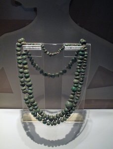 Jade collar, Late Classic period, 600-900 AD (jade) 作者 玛雅人