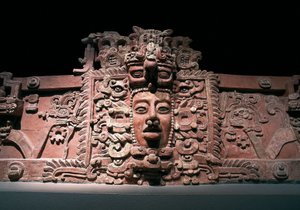 太阳神 Kinich Ahau，来自坎佩切州，玛雅文明，6-9 世纪（灰泥）