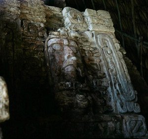 墨西哥尤卡坦半岛Kohunlich的Mascarones神庙建筑面具，早期古典时期（公元300-600年）（石头和灰泥）。 作者 玛雅玛雅人