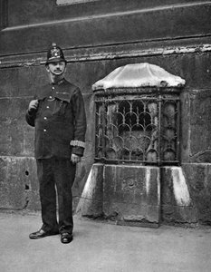 1926-1927年伦敦佳能街St Swithins墙上的伦敦石