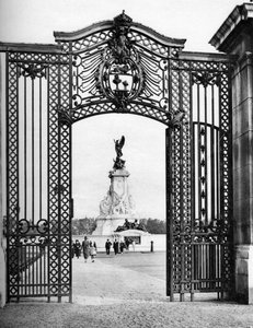 锻铁大门，白金汉宫，伦敦，1926-1927年。