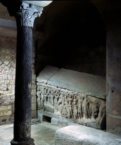 Merovingian 艺术：Agilbert 墓（7 世纪），巴黎的 eveque。 石葬纪念碑。 Jouarre 修道院（塞纳河和马恩河）。