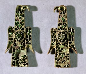 一对鹰形胸针（金属和珐琅） 作者 Merovingian