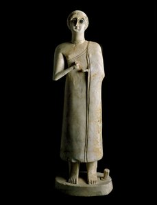 Mesopotamian art: figurine of woman or goddess. Terracotta, 3rd millennium BC From Tell Asmar (Ehnunna in Mesopotamia) Sun. 59 cm Museum of Baghdad, Iraq
