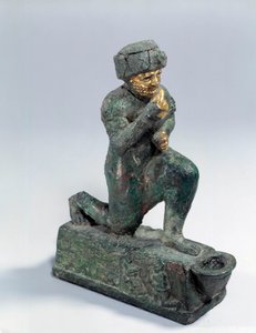 美索不达米亚：跪拜者的银、铜和金雕像，前投票者为汉谟拉比的生命献给阿穆鲁神。 公元前 1800 年。 来自拉萨网站。 巴黎，卢浮宫博物馆 作者 美索不达米亚