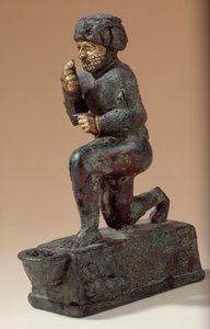 美索不达米亚：跪拜者的银、铜和金雕像，前投票者为汉谟拉比的生命献给阿穆鲁神。 公元前 1800 年。 来自拉萨网站。 巴黎，卢浮宫博物馆 作者 美索不达米亚