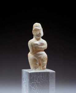 美索不达米亚：来自 Tell es Sawwan 墓地的女性阿尔巴斯特小雕像。 公元前 5800-5500 年。 巴黎，卢浮宫博物馆 作者 美索不达米亚
