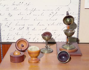 法拉第的球形电容器，约 1837 年（混合媒介） 作者 迈克尔·法拉第